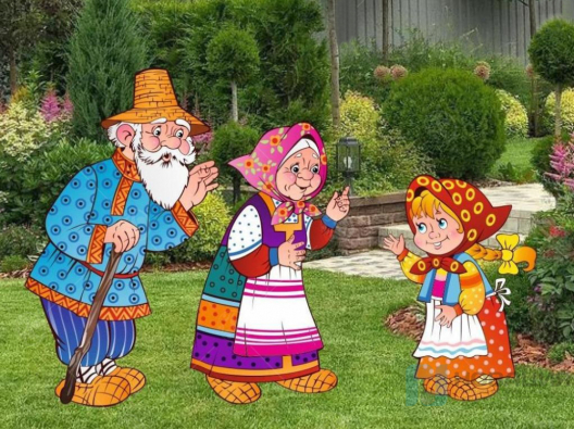 Композиция уличных фигур Дед, баба, внучка